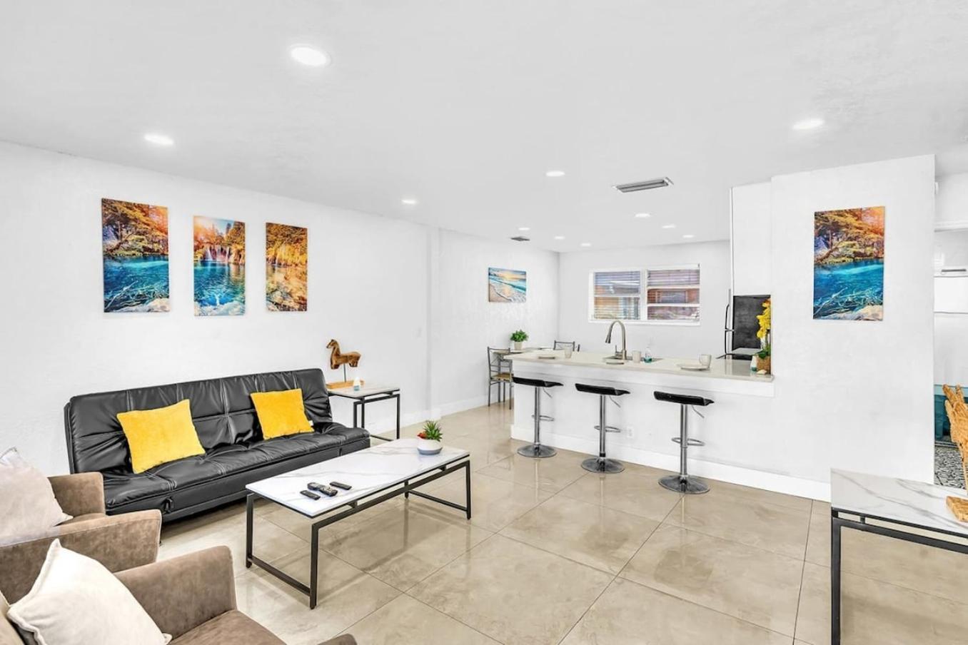 New Stylish 2 Bdrm Mins To Beach & Aventura Mall Халландейл-Бич Экстерьер фото